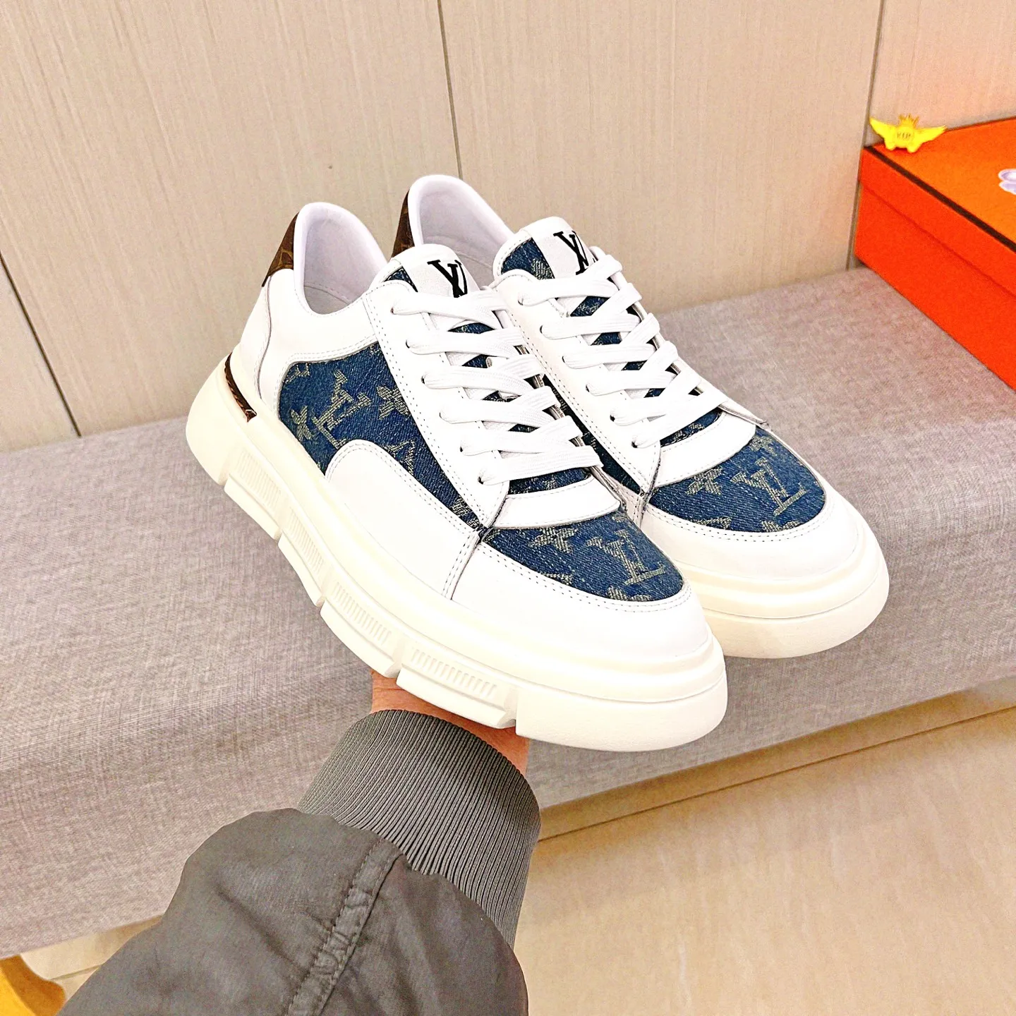 🚘🚘Factory batch 420 men's shoes💰[LV]🔥Louis Vuitton high-end men's shoes brand official website 1:1 latest masterpiece: the upper is made of Italian imported first-layer cowhide with a comfortable and breathable lining➕original non-slip and wear-resistant outsole🔥, making walking more convenient and comfortable! An exclusive new model, a stunning work, a beautiful 1:1 replica [color] compared to the official quality! Create a fashionable personality to set off your uniqueness! A must-have for trendy men! Classic 🔥Size: 38-44 Color: 🔥 2⃣️colors available🔥.